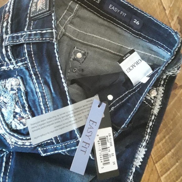 Grace in LA Jeans - Picture 3 of 3